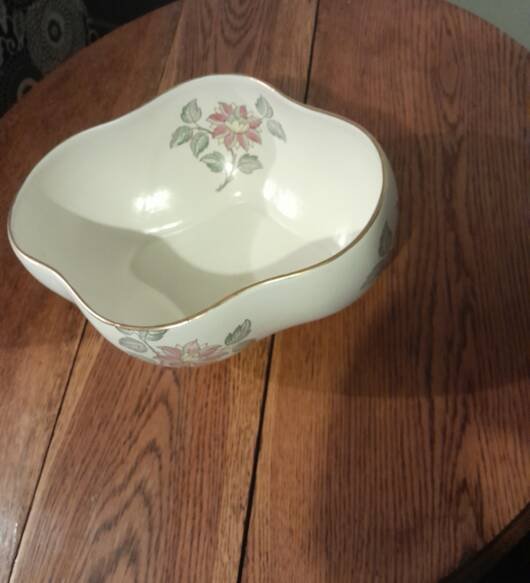Vintage Maling Fruit bowl.